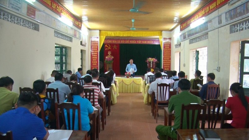Đoàn công tác của UBND huyện làm việc tại xã Tân Trịnh