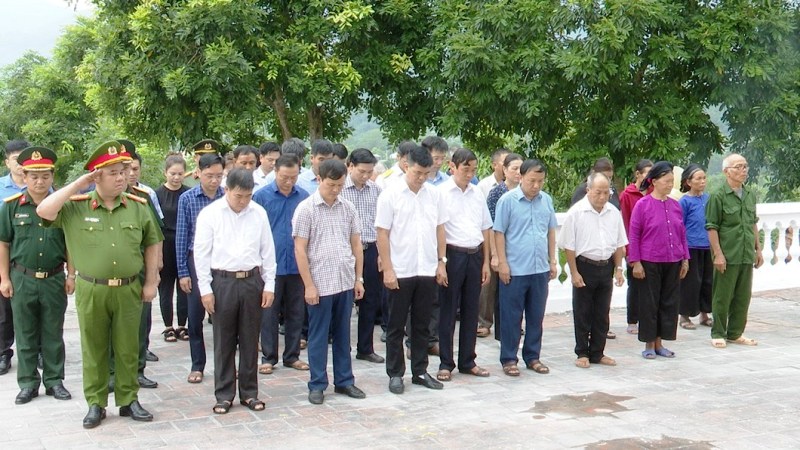 Huyện Quang Bình dâng hương viếng đài tưởng niệm nhân ngày 27/7/2023